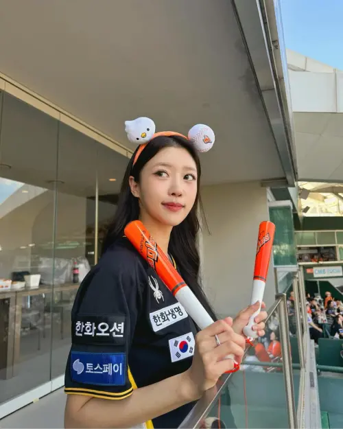 ▲李美珠（如圖）曾公開透露自己是韓華鷹球迷。（圖／翻攝自李美珠IG）