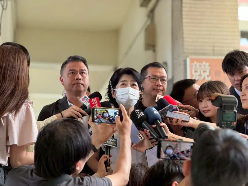 726大罷免／羅智強陪同投票！陳佩琪赴金甌女中：以前都是先生陪
