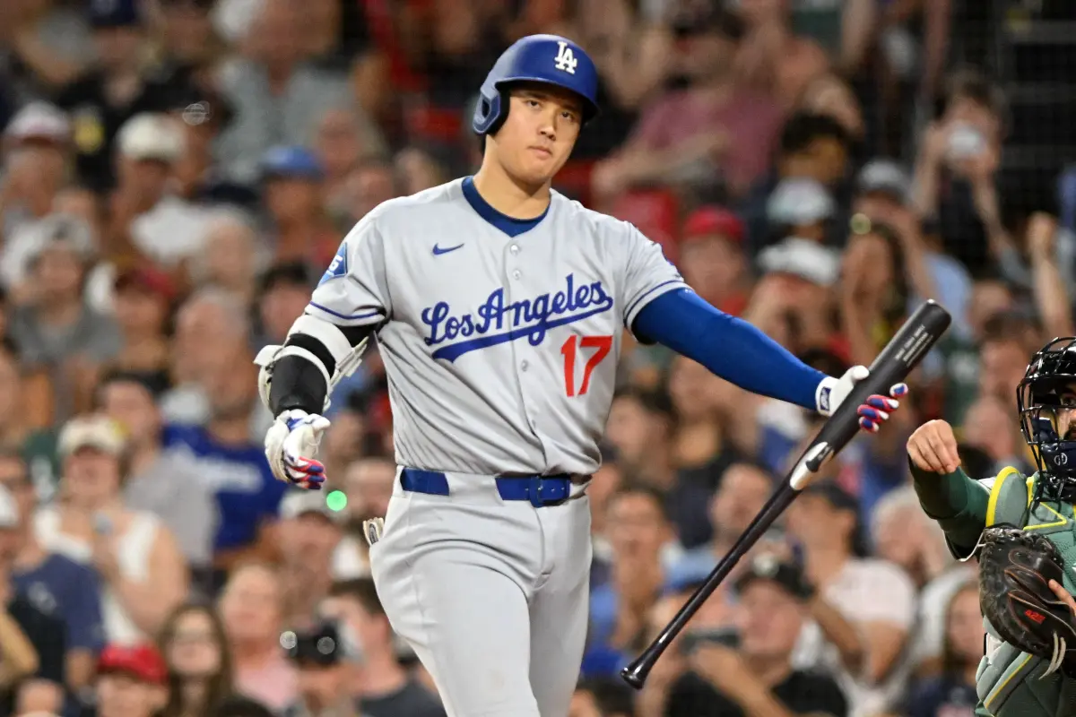 ▲，大谷翔平不僅繳出兩安打的精彩表現，一名女球迷的「特別行為」也意外成為全場焦點，連美國記者都忍不住發文關注。（圖／美聯社／達志影像）