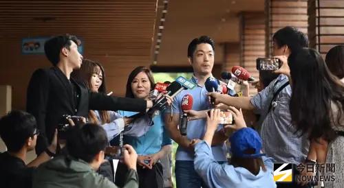 ▲ 726大罷免投票日，立委李彥秀一早前往投票，並表示心情很好。（圖／記者林柏年攝）