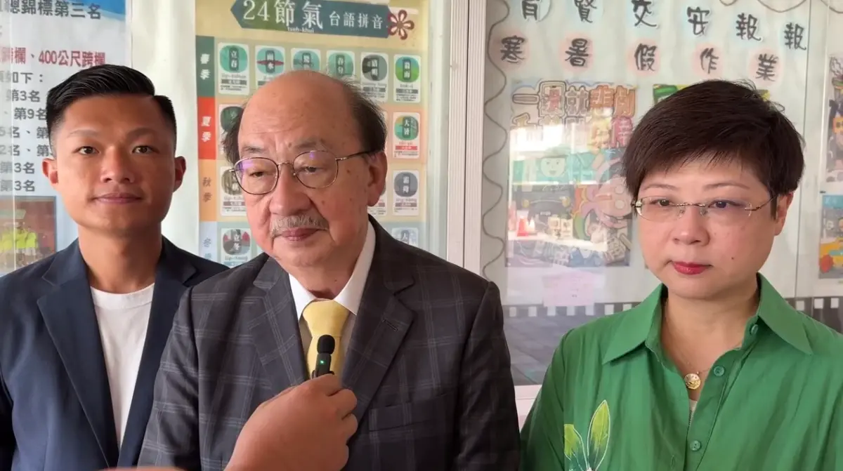 ▲民進黨立法院黨團總召柯建銘今上午9時20分到新竹市育賢國中投開票所投票。（圖／翻攝畫面）