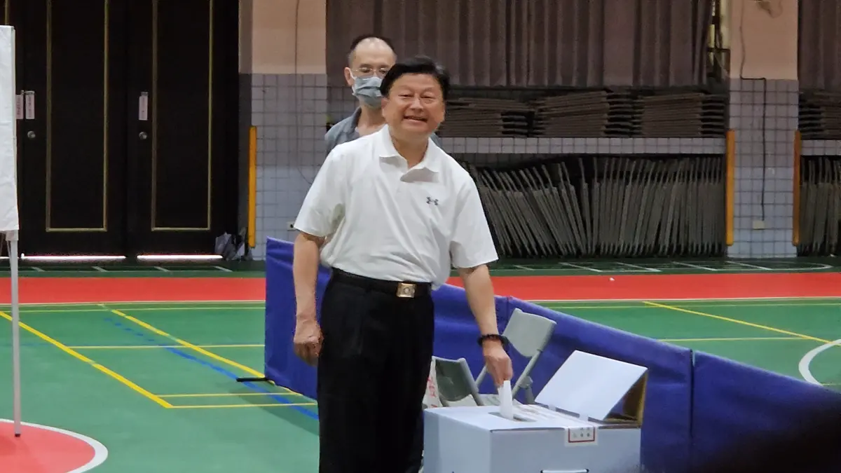 ▲國民黨立院黨團總召傅崐萁來到投開票所投票。（圖／記者劉松霖攝）