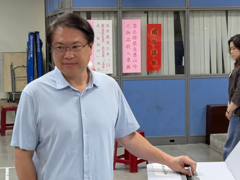 ▲民進黨秘書長林右昌投票。（圖／林右昌辦公室提供）