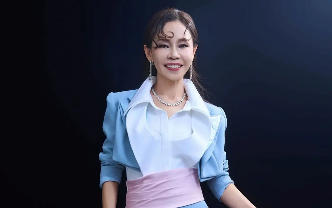 ▲彭佳慧（如圖）因為超強高音，被稱為「鐵肺女王」，而近日她也跟上《KPOP獵魔女團》風潮，PO出清唱〈Golden〉的影片，竟然坐著清唱也超完美，讓粉絲驚呼：也太強。（圖／彭佳慧IG）