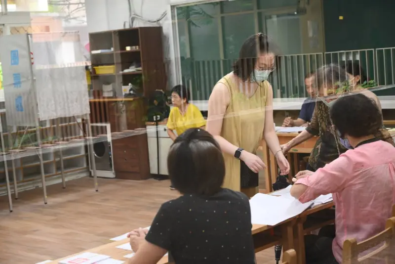 726大罷免／疑蓋錯章！桃園民眾欲換票遭拒　「怒撕選票」遭制止