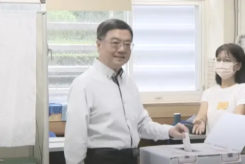 726大罷免／卓榮泰一早現身投票所：祈禱美麗多山國家一切會變好
