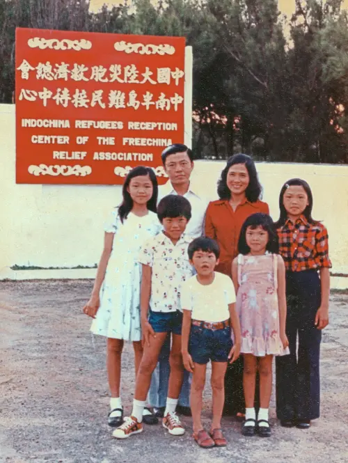 影片回望1970年代冷戰結束後,越南難民潮波及台灣,特別是鮮少人知的澎湖越南難民營歷史。 ▲影片回望1970年代冷戰結束後,越南難民潮波及台灣,特別是鮮少人知的澎湖越南難民營歷史。(圖/公視紀錄觀點《陌生人與他們的小孩》提供)