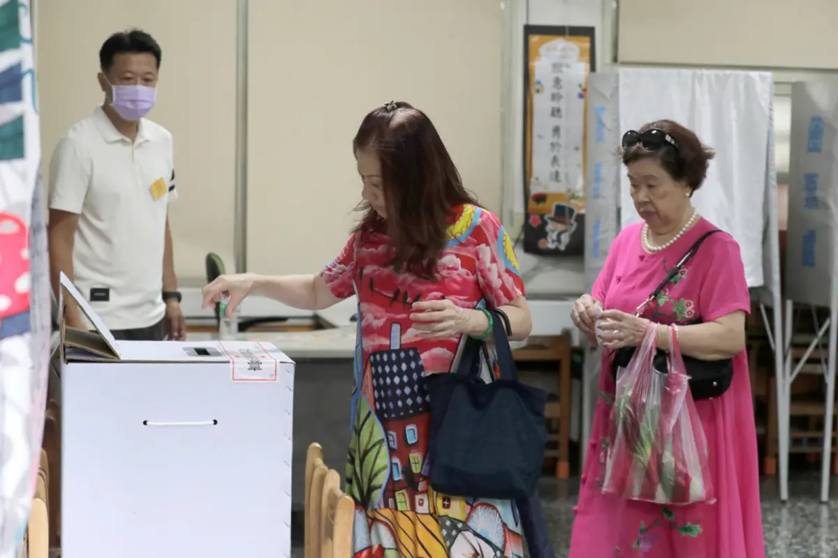 726大罷免／新北選民抗議圈票處沾滿印泥！中和區公所回應了