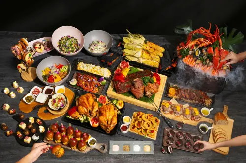 ▲遠東Café自助餐廳因應父親節檔期，於8月8日至9月4日推出「海陸炭烤狂歡季」，週末更限定加碼「炭烤松葉蟹」無限量供應。（圖／台北遠東提供）