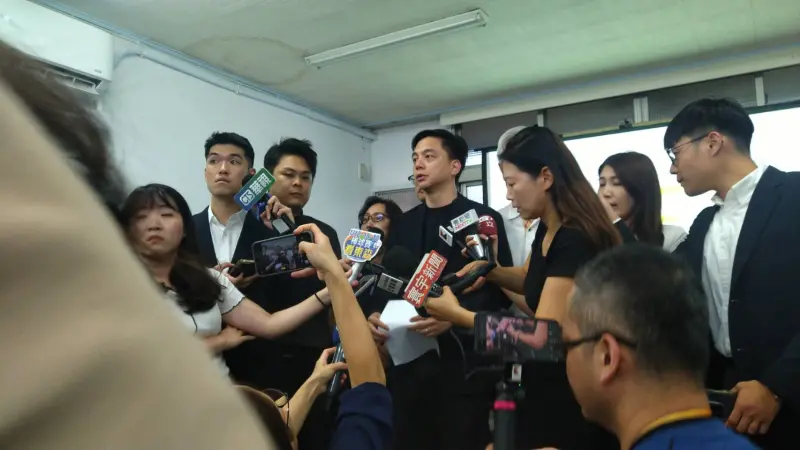 ▲牛煦庭選後發表罷免未通過感言，認為這場選舉沒有贏家。（圖／記者張鴻儀攝）