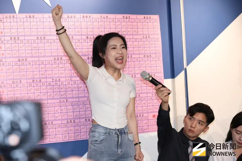 ▲國民黨立委徐巧芯剛剛受訪時大爆哭。（圖／記者嚴俊強攝，2025.07.26）