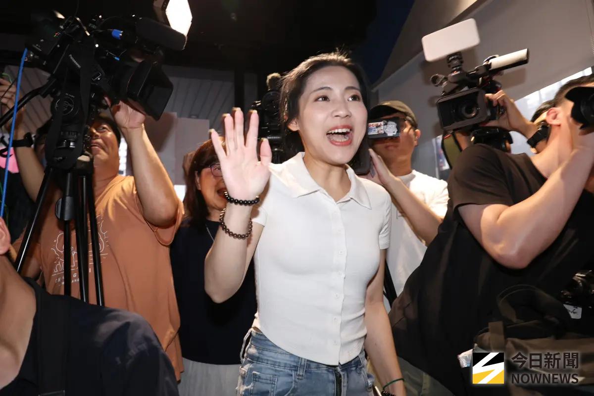 快訊／罷免案沒通過 徐巧芯大爆哭：我非常愛我的同事