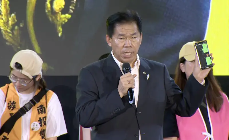 ▲鷹爸宣講時喊組「台灣公民黨」，更稱總認為有人不是很樂意，不是全心為罷免甚至有所保留。（圖／翻攝自經濟民主連合YT）