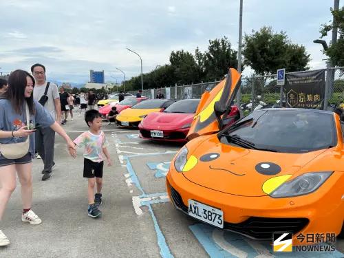▲賽車籃球X文藝嘉年華今日在中央公園登場，200輛名車與限量超跑齊聚超吸睛。（圖／記者金武鳳攝，2025.7.26)