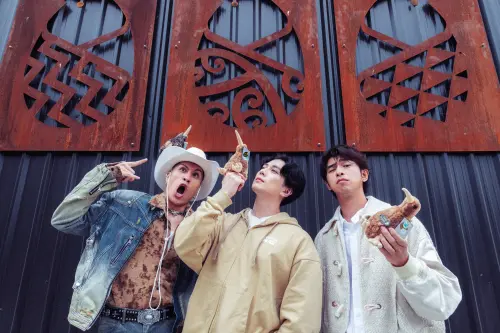 ▲ 黃宣（左起）、新田真劍佑、陳柏霖在紐西蘭錄製《出去一下》，玩得很開心。（圖／出去一下提供）