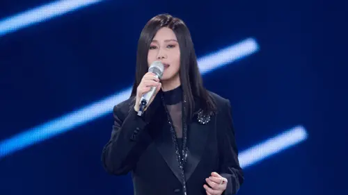 ▲二姐江蕙今（26）日結束在高雄巨蛋的8場個人演唱會，而她也獻聲從未演唱過的2首私藏曲，其原因是致敬已故的名製作人林秋離，惹哭粉絲。（圖／寬宏藝術提供）