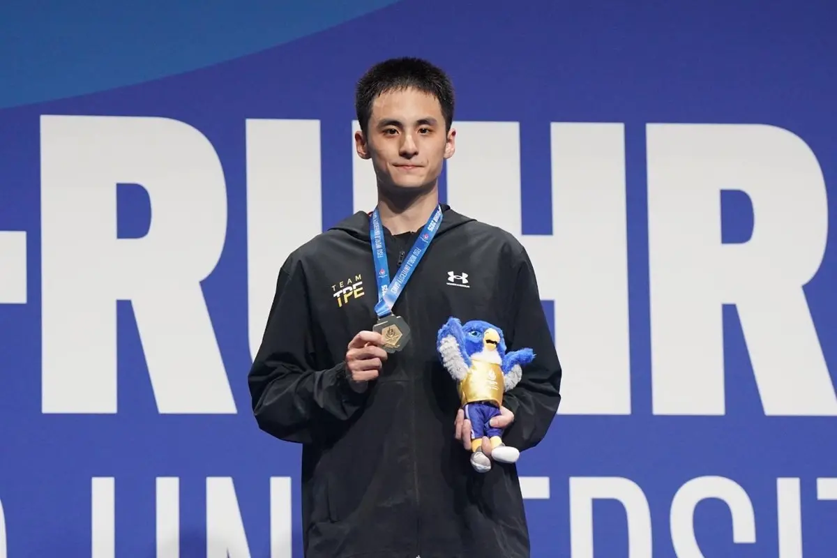 ▲世大運男子單打由首度在世大運亮相、世界第91丁彥宸壓軸登場，交手世界第80法國好手Enogat Roy，並以15：8、15：5強勢摘金。（圖／大專體總提供）