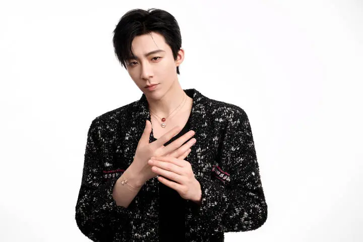 ▲劉宇寧（如圖）日前才經歷照片被吳姍儒踩踏，今凌晨在直播中被追問《燃羽》拍攝，他也誠實闢謠，表示自己沒有要演出，擔心被說是蹭熱度。（圖／翻攝自劉宇寧微博）