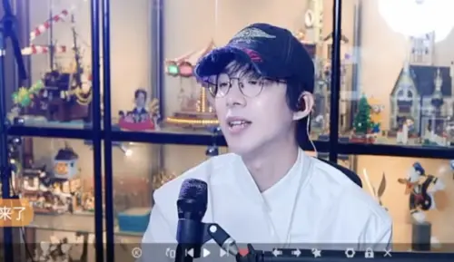 ▲劉宇寧開直播和粉絲互動，有問必答。（圖／翻攝自微博）