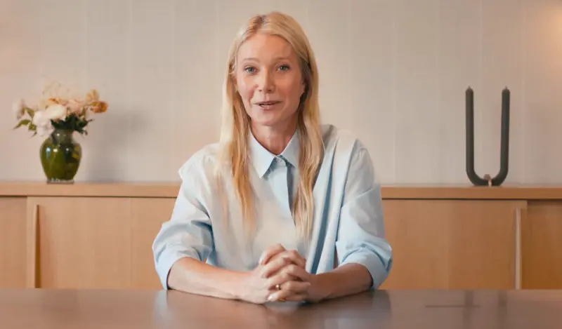 ▲Coldplay日前在演唱會中的親吻鏡頭，不小心拍到一對出軌男女，火速引發熱議，而在兩位主角相繼辭職後，當事人公司Astronomer也緊急想出對策，竟找來主唱克里斯·馬汀前妻「小辣椒」葛妮絲·派特洛（如圖）當發言人，讓網友佩服狂讚：最強公關。（圖／翻攝自Astronomer YouTube）