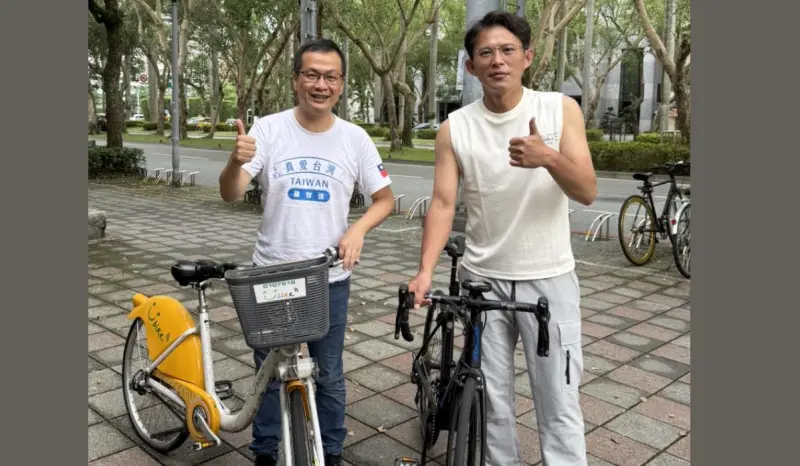 ▲國民黨立委羅智強、民眾黨主席黃國昌今早騎車謝票。（圖／翻攝自羅智強臉書）