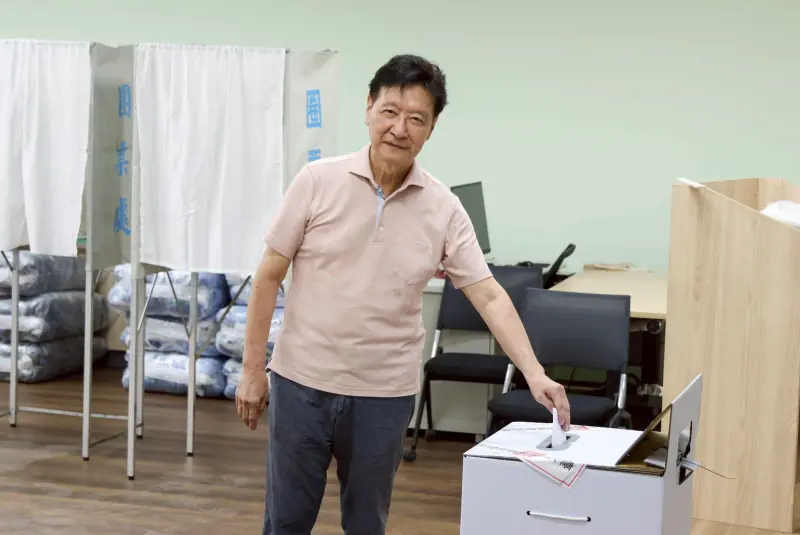 ▲戰鬥藍發起人趙少康喊話總統賴清德，懸崖勒馬，停止823二次大罷免。（圖／記者朱永強攝）