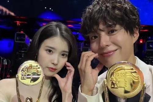 ▲朴寶劍（右）和IU（左）將出席在台灣舉辦的AAA頒獎典禮。（圖／朴寶劍IG＠bogummy）