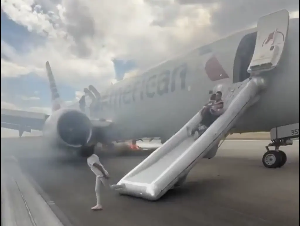 ▲美國航空一架波音737 MAX 8型客機在準備起飛期間發生起落架故障意外，乘客緊急進行疏散。（圖／翻攝自IG@highlymigratoryfishing）