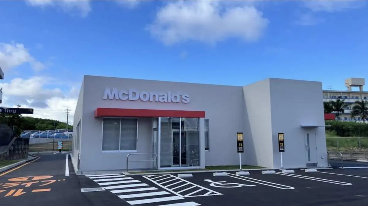 ▲日本麥當勞25日開設了日本最西南端的「麥當勞石垣島店」，讓石垣島等地居民不需要再跑去上百公里外的麥當勞分店。（圖／日本麥當勞）