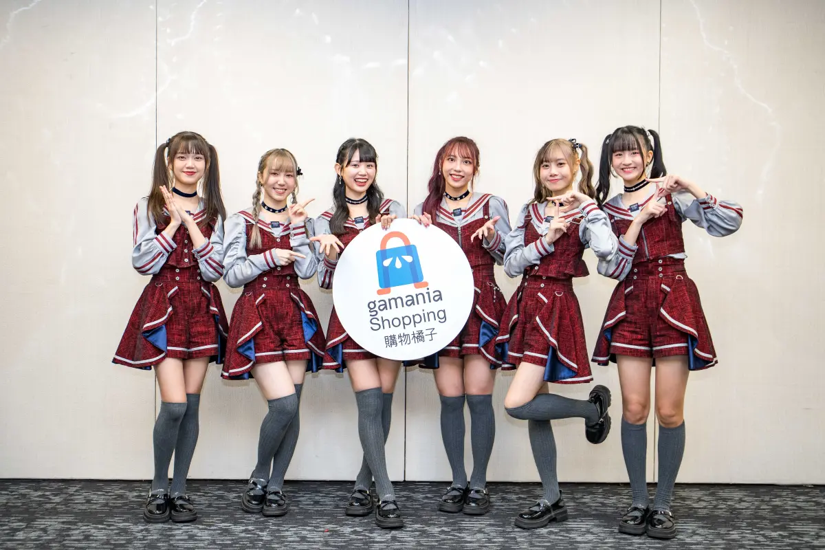 ▲AKB48 Team TP（如圖）從本月24日起一連5天參與「橘子嘉年華－購物橘子」盛典，怎料在簽署私密小物環節，有粉絲搬出1個冷氣蓋給簽名，寵粉的AKB48 Team TP一邊笑開懷一邊照簽，全場樂翻。（圖／NOWNEWS今日新聞）