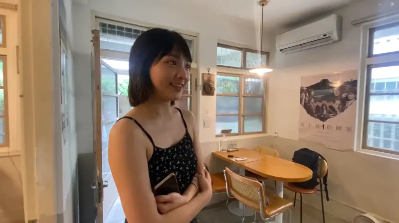 ▲台北洪小姐趁著來花蓮玩，前往店內安慰老闆娘。（圖／記者劉松霖攝）
