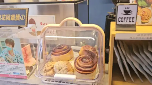 慶功肉桂捲沒了!傅崐萁罷免未過 闆娘: 會關店不用留言提醒 ▲鄭小姐在罷免案開票日當天,原本烤了肉桂捲打算慶功。(圖/記者劉松霖攝)