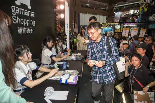 ▲購物橘子與AKB48 Team TP舉辦多元的線上線下的活動，讓粉絲可以更近距離和偶像互動。