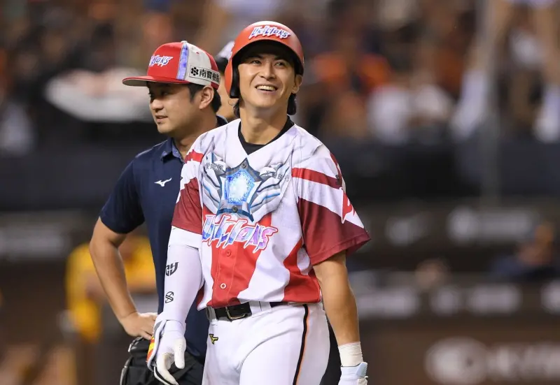 ▲陳傑憲昨戰第八局打擊時意外抽筋，今天會先休戰一場，林岳平表示目前有傷勢狀況，會先改以替補角色調整。（圖／統一獅提供）