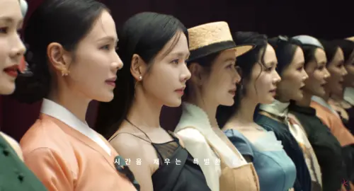 ▲孫藝真在廣告中玩起變裝秀。（圖／翻攝自KOHONJIN YouTube）