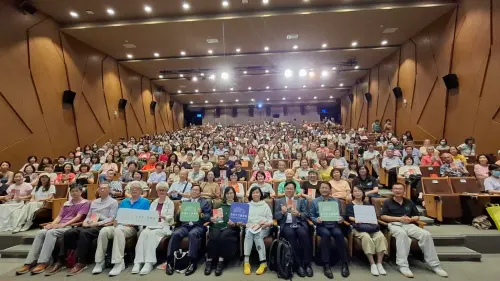 ▲《親密搶奪，誰在拿走你的錢？》新書發表會在高雄市立圖書館總館舉辦。（圖／記者陳美嘉翻攝）