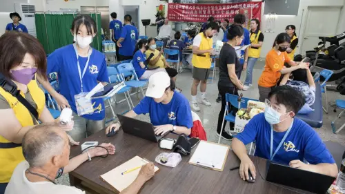 ▲企業支持長期在澎湖服務的台北醫學大學楓杏醫療團隊，從而落實穩定持續優質的醫療服務與醫學知識推廣工作。（圖／泰嘉澎湖基金會提供）