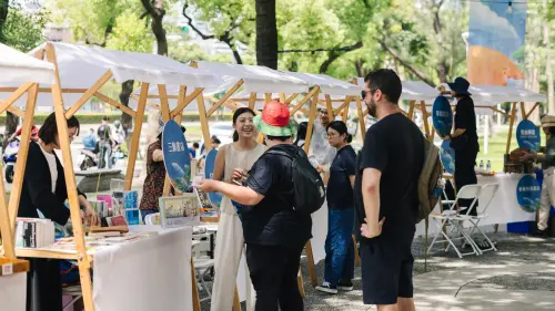 ▲ 「詩‧書市集」號召十五家獨立書店集體策展。（圖／高市府客委會提供）