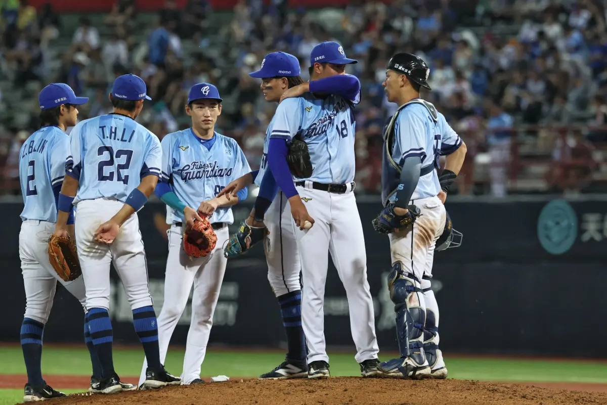 ▲富邦悍將今日又因失誤導致吞敗，下半季龍頭只坐一天。（圖／富邦悍將提供）