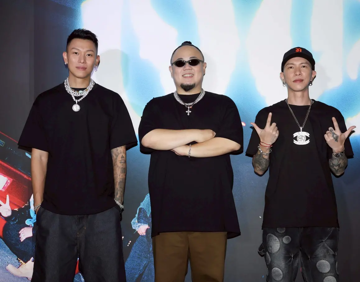 ▲頑童MJ116完成在台北小巨蛋的7場演出，預告明年1月31日在台中的洲際棒球場有表演，瘦子（左）坦言這一個月很少跟家人碰面，很想念家人，想趕快回家。（圖／記者嚴俊強攝）