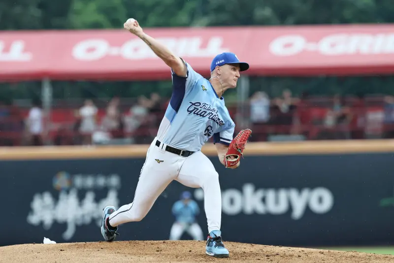▲富邦悍將今（17）日於台北大巨蛋與中信兄弟上演投手大戰，最終靠著洋投布坎南（David Buchanan）的完美演出，以1：0力退對手，避免在系列賽遭到橫掃。（圖／富邦悍將提供）