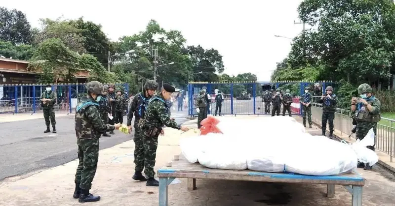 ▲泰國交還與柬埔寨交戰所產生的12具柬國軍人遺體，送他們最後一程。（圖／翻攝自X）