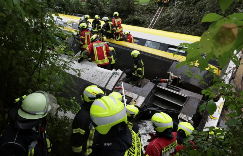 德國南部火車出軌！至少3人死亡、多人重傷　驚動總理發聲