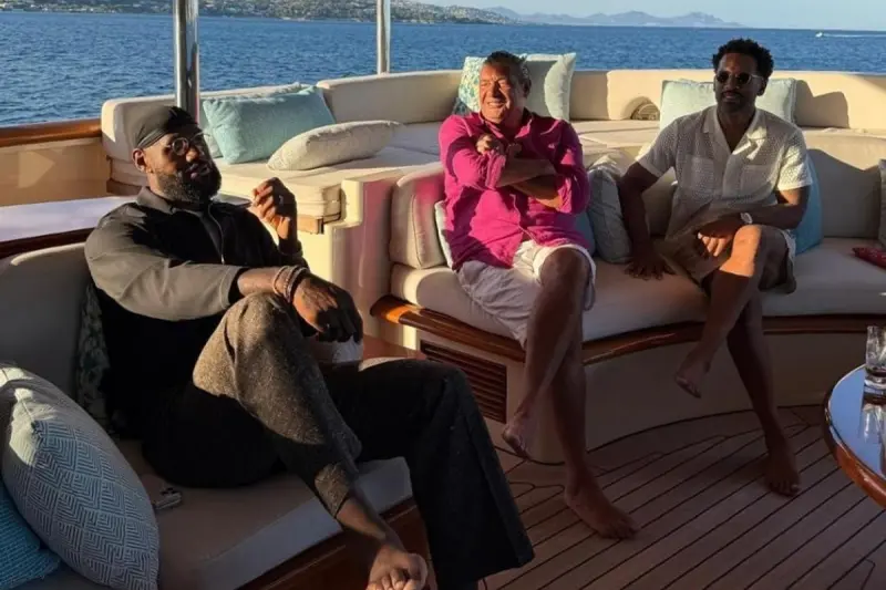 ▲Nikola Jokic的經紀人Misko Raznatovic日前在Instagram上分享一張與「詹皇」LeBron James及其商業夥伴Maverick Carter在聖特羅佩（St. Tropez）遊船合影的照片。（圖／取自Misko Raznatovic IG）