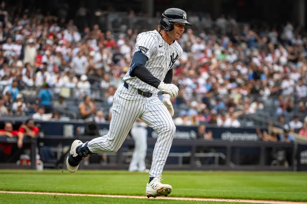 ▲MLB紐約洋基今（28）日主場迎戰費城費城人，靠著2局下Ryan McMahon的關鍵二壘安打帶動下，單局攻下4分，終場以4：3擊敗費城人，終止近期2的3連敗。（圖／美聯社／達志影像）