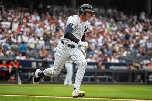 MLB紐約洋基今(28)日主場迎戰費城費城人,靠著2局下Ryan McMahon的關鍵二壘安打帶動下,單局攻下4分,終場以4:3擊敗費城人,終止近期2的3連敗。(圖/美聯社/達志影像) ▲紐約洋基的三壘新援麥克曼恩(Ryan McMahon)(圖/美聯社/達志影像)