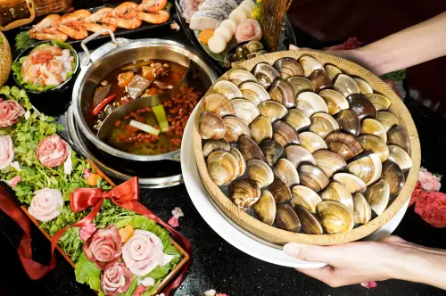 ▲新馬辣、馬辣壽星或對中幸運數字，XXL大蛤吃到飽。（圖／馬辣集團提供）