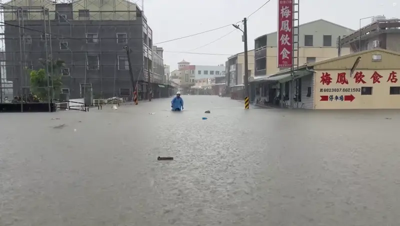 台南後壁水深及腰老人受困！網友協尋黃偉哲跑去哪
