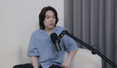 ▲單口喜劇演員德礎過去在《賀瓏夜夜秀》中擔任寫手，他在網紅Peggy的Podcast節目談到節目未來的可能。（圖／翻攝自YouTube Peggy Fo Show）