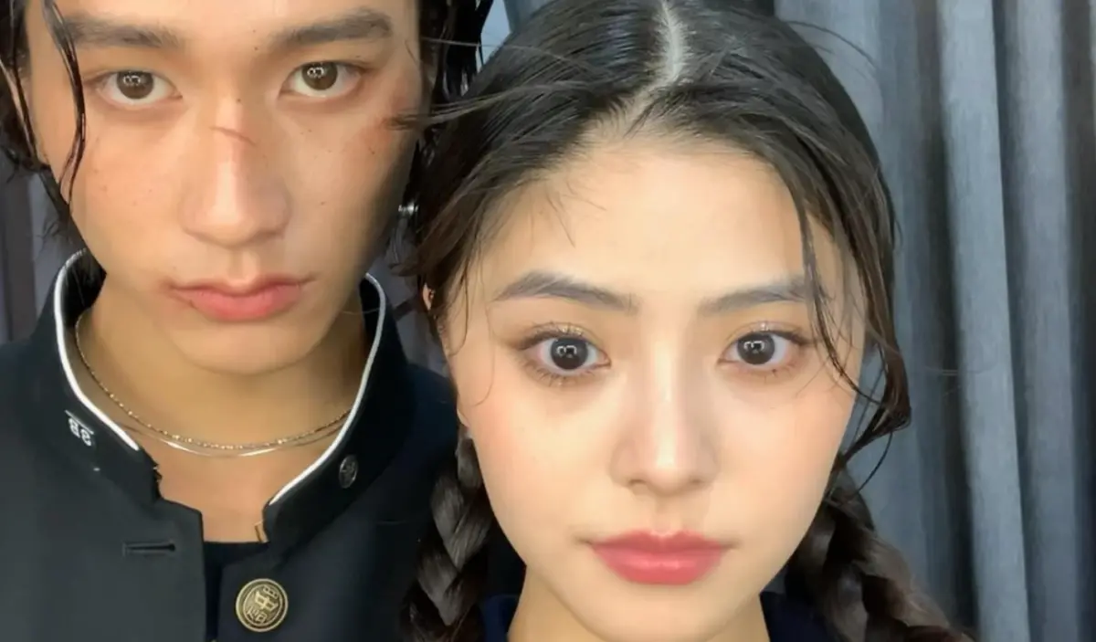 ▲網紅Ian（左）與前女友若盈（右）情變，目前和歌后魏如萱交往中。有網友指控Ian本來就是劈腿慣犯，他過去告白若盈的貼文也被挖出，曾喊遇見若盈他很幸福。（圖／翻攝自Ian Threads）